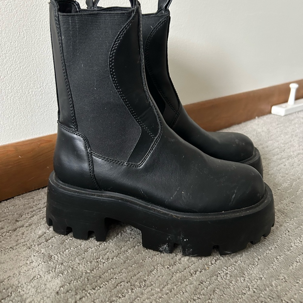 Steve Madden Black platform Boots